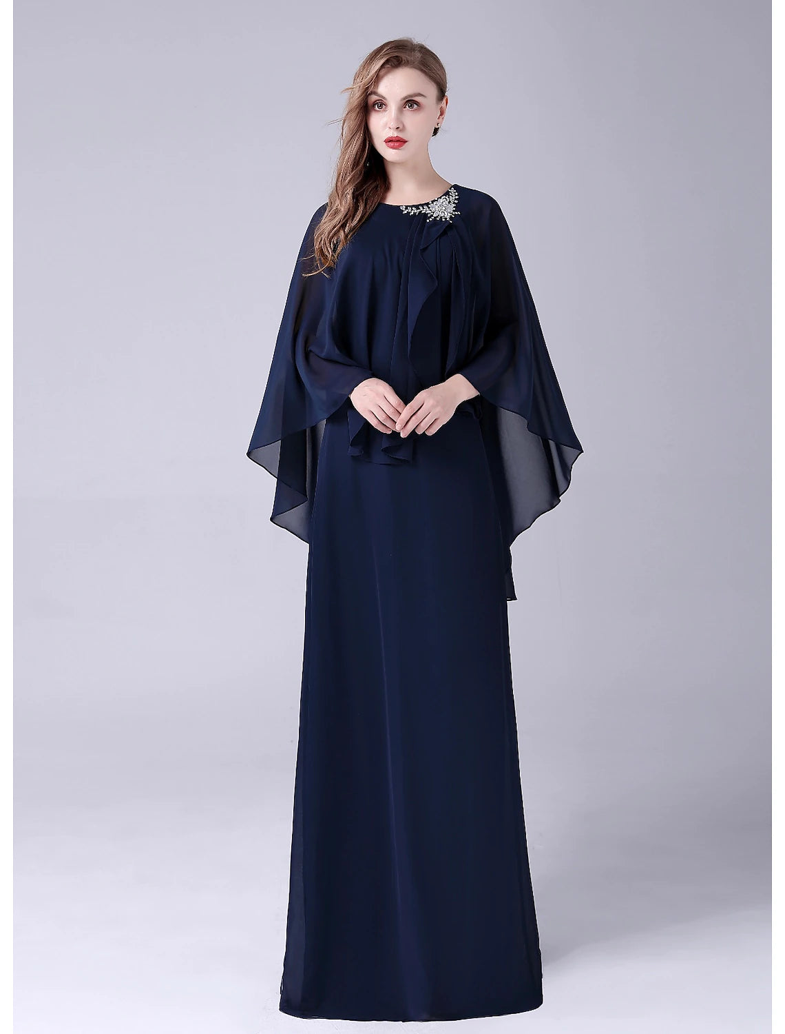 Abito da madre della sposa a trapezio, elegante, dolce, con scollo gioiello, lunghezza pavimento, in chiffon, senza maniche, con drappeggio di cristalli